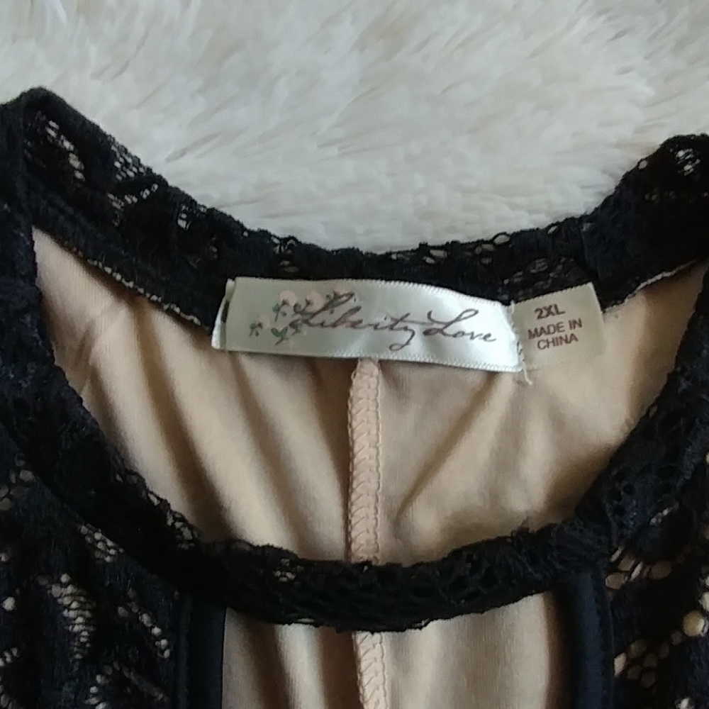 Lace Shift Dress - Picture 5 of 7